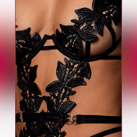 NWT BLUEBELLA
Ophelia Wired Bodysuit - Picture 3 of 4